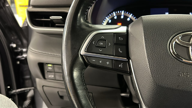 Used 2020 Toyota Highlander LE AWD/4WD image 13