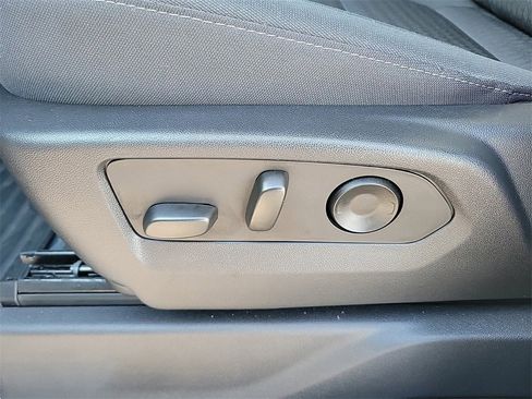 Used 2023 GMC Sierra 1500 SLE image 16