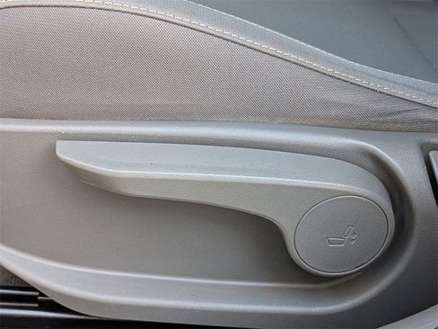 Used 2022 Hyundai Elantra SEL image 18