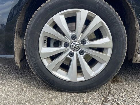 Used 2018 Volkswagen Golf SE image 9