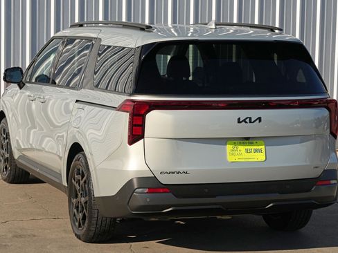 Used 2025 Kia Carnival SX w/ SX Dark Edition Package image 50