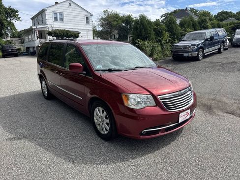 Used 2013 Chrysler Town & Country Touring FWD image 2