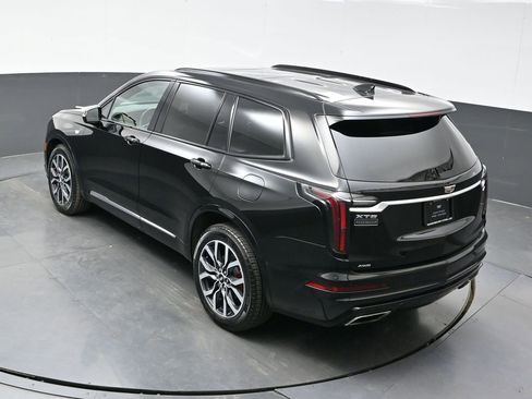Certified 2025 Cadillac XT6 Sport w/ Platinum Package AWD/4WD image 32
