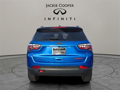 Used 2022 Jeep Compass Trailhawk image 4