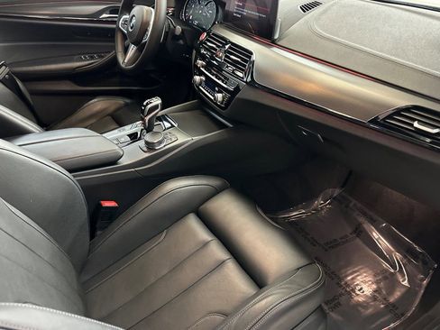 Used 2019 BMW M5 w/ Executive Package image 32