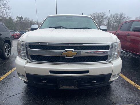 Used 2010 Chevrolet Silverado 1500 LTZ w/ White Diamond Tricoat Edition image 9