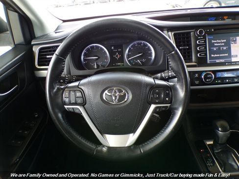 Used 2019 Toyota Highlander XLE image 14