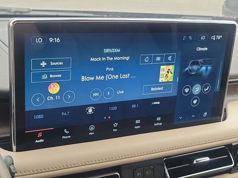 Used 2022 Lincoln Nautilus Reserve w/ Luxury Package image 13