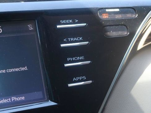 Used 2018 Toyota Camry LE FWD image 14