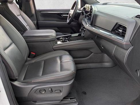 Used 2025 Chevrolet Suburban RST RWD image 23