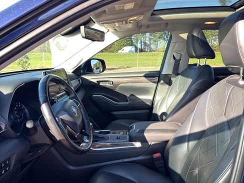 Used 2021 Toyota Highlander Platinum image 10