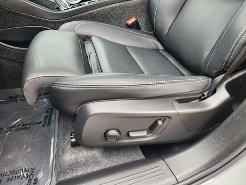 Certified 2025 Volvo XC40 B5 Plus AWD/4WD image 16