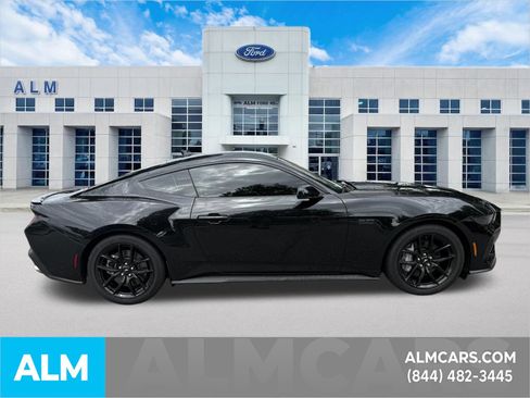 Used 2025 Ford Mustang GT RWD image 5