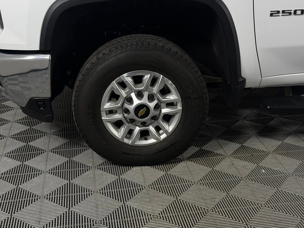 Used 2025 Chevrolet Silverado 2500 LT w/ Convenience Package AWD/4WD image 11