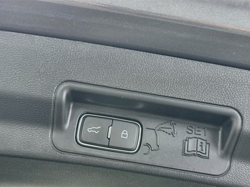 Used 2025 Ford Explorer ST-Line w/ ST-Line Street Pack AWD/4WD image 32