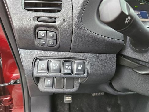 Used 2017 Nissan Leaf SV w/ Premium Package image 17