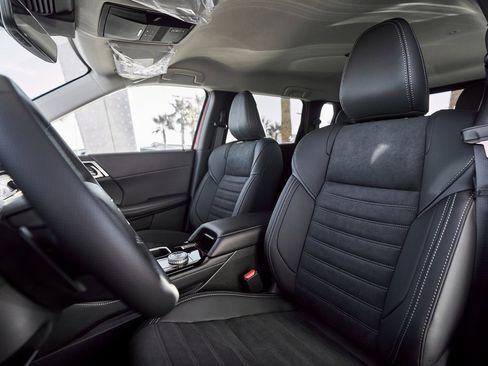 New 2025 Mitsubishi Outlander SE image 30