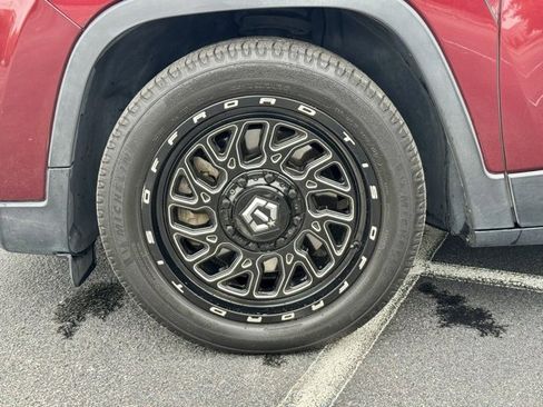Used 2019 Jeep Cherokee Latitude w/ Popular Appearance Group image 31
