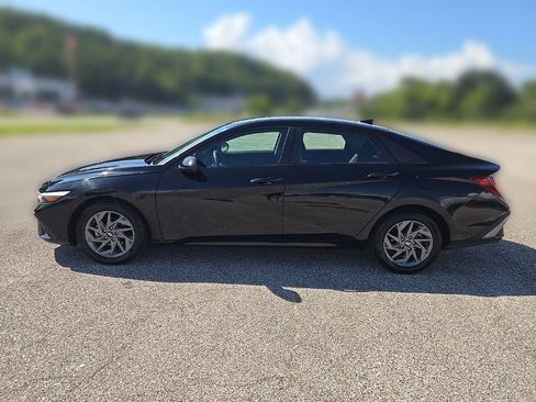Used 2024 Hyundai Elantra SEL FWD image 10