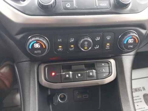 Used 2022 GMC Acadia Denali w/ Denali Ultimate Package AWD/4WD image 20