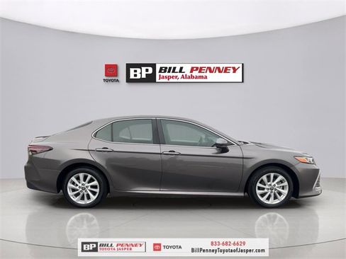 Used 2024 Toyota Camry LE image 6
