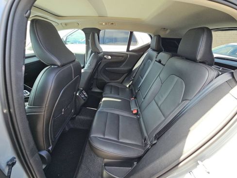 Used 2025 Volvo XC40 B5 Plus AWD/4WD image 6