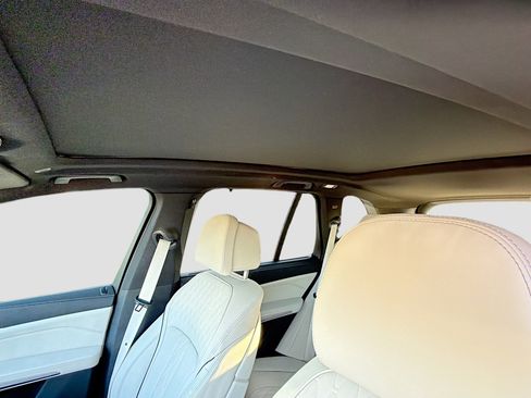 Used 2025 BMW X5 sDrive40i w/ Executive Package image 27