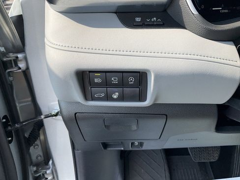 Used 2025 Toyota Highlander Limited image 8