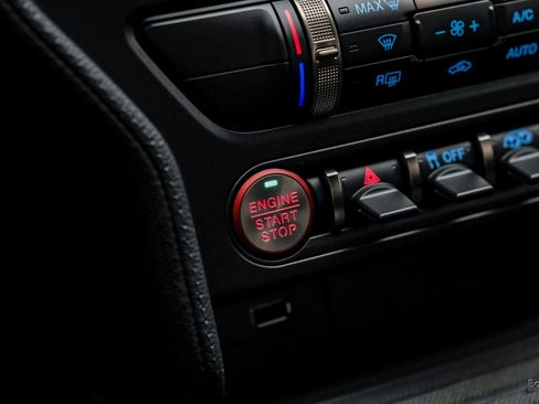 Used 2022 Ford Mustang Shelby GT500 w/ Carbon Fiber Track Pack image 89