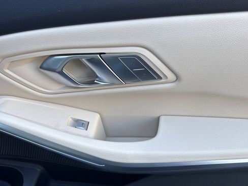 Used 2025 BMW 330i Sedan w/ Premium Package image 21