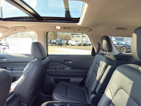 New 2026 Nissan Pathfinder SL w/ SL Premium Package image 31