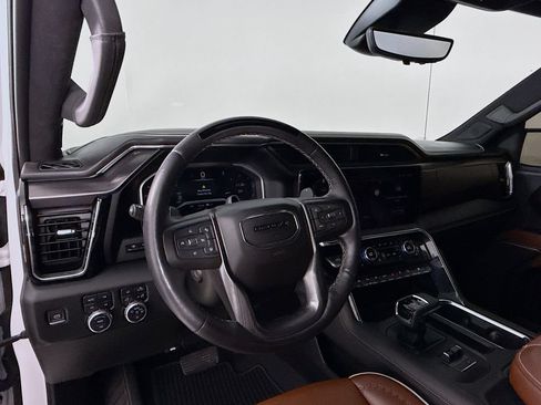 Used 2023 GMC Sierra 1500 Denali Ultimate AWD/4WD image 9