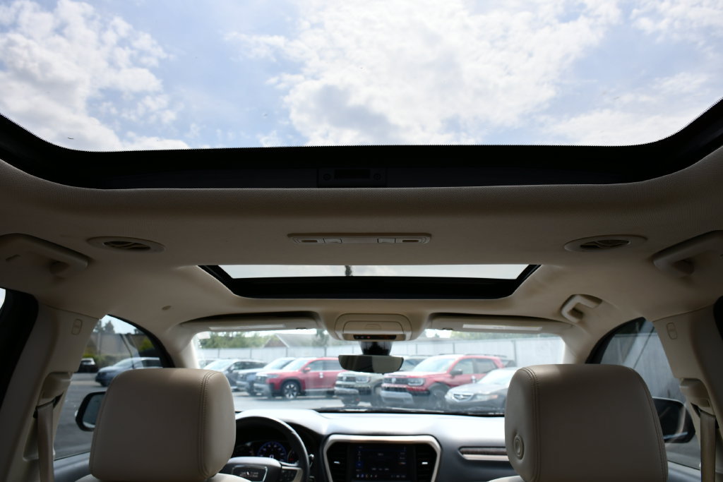 Used 2021 GMC Acadia Denali w/ Denali Technology Package FWD image 34