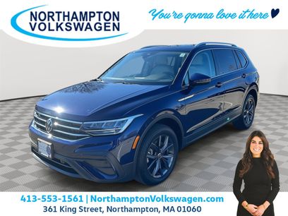 Used 2023 Volkswagen Tiguan SE w/ Panoramic Sunroof Package