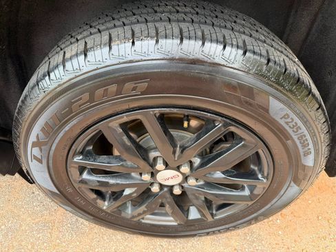 Used 2018 GMC Acadia SLT w/ LPO, Floor Liner Package FWD image 7