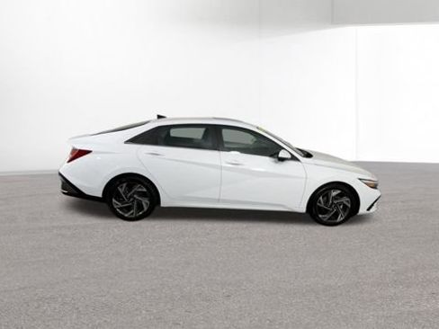 Used 2024 Hyundai Elantra Limited FWD image 10