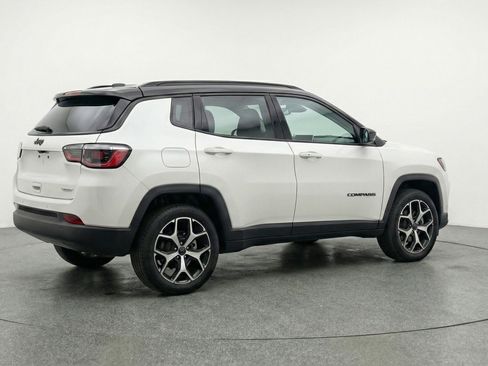 Used 2025 Jeep Compass Limited image 9