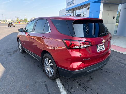 Used 2023 Chevrolet Equinox LT FWD image 2