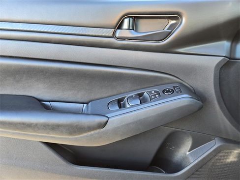 Used 2025 Nissan Altima 2.5 S image 18