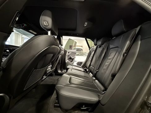 Used 2019 Audi Q8 Premium w/ Convenience Package AWD/4WD image 16