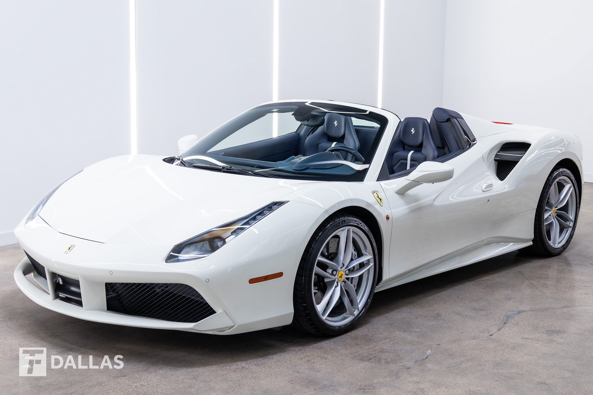 Used 2018 Ferrari 488 Spider RWD image 2
