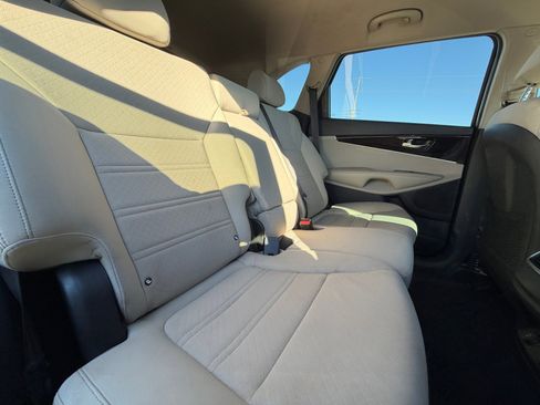 Used 2020 Kia Sorento LX image 18