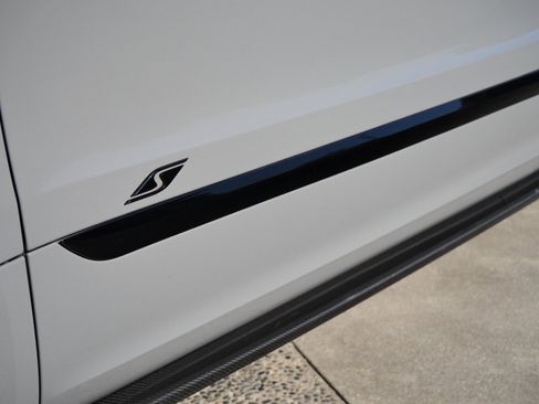 Used 2022 Bentley Bentayga image 9