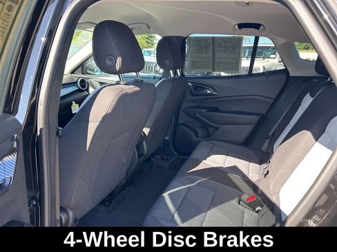 Used 2025 Chevrolet Trax LS w/ LS Convenience Package FWD image 27