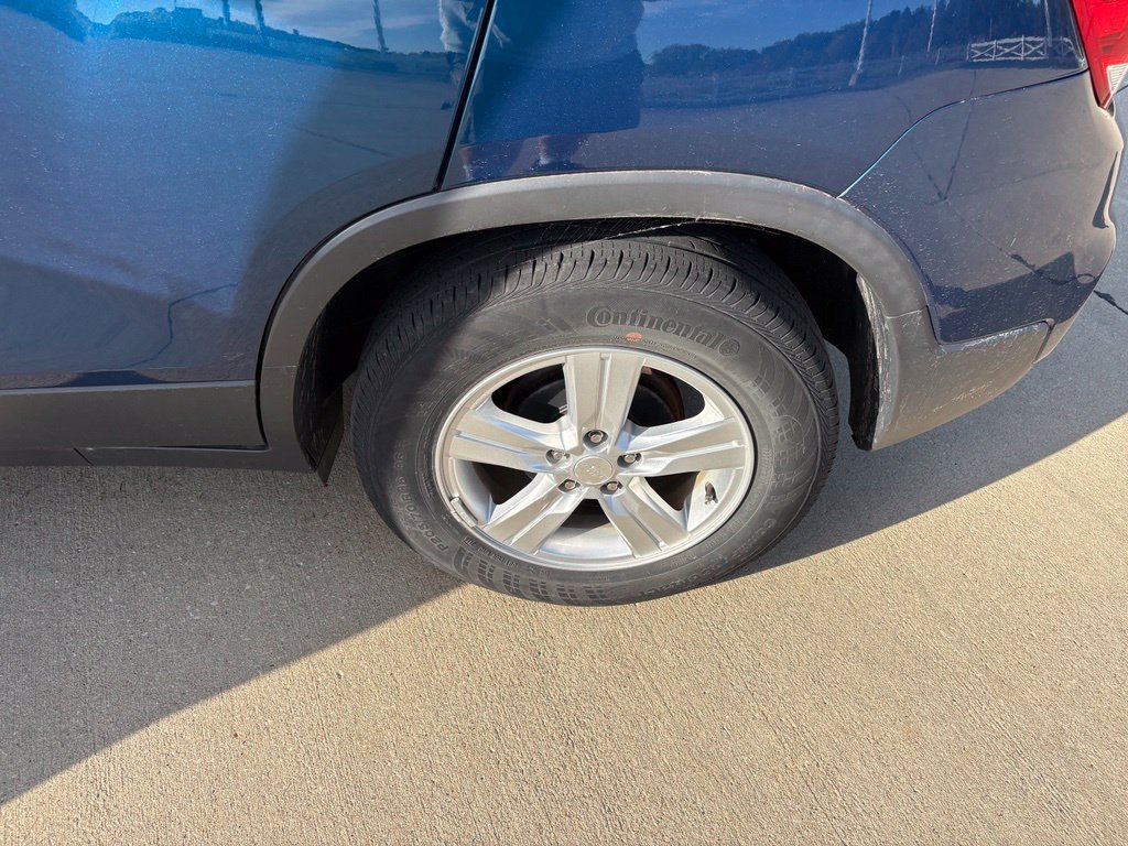 Used 2019 Chevrolet Trax LT w/ LT Convenience Package FWD image 21