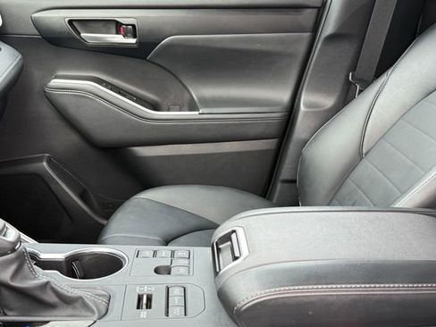 Used 2026 Toyota Highlander XLE AWD/4WD image 13
