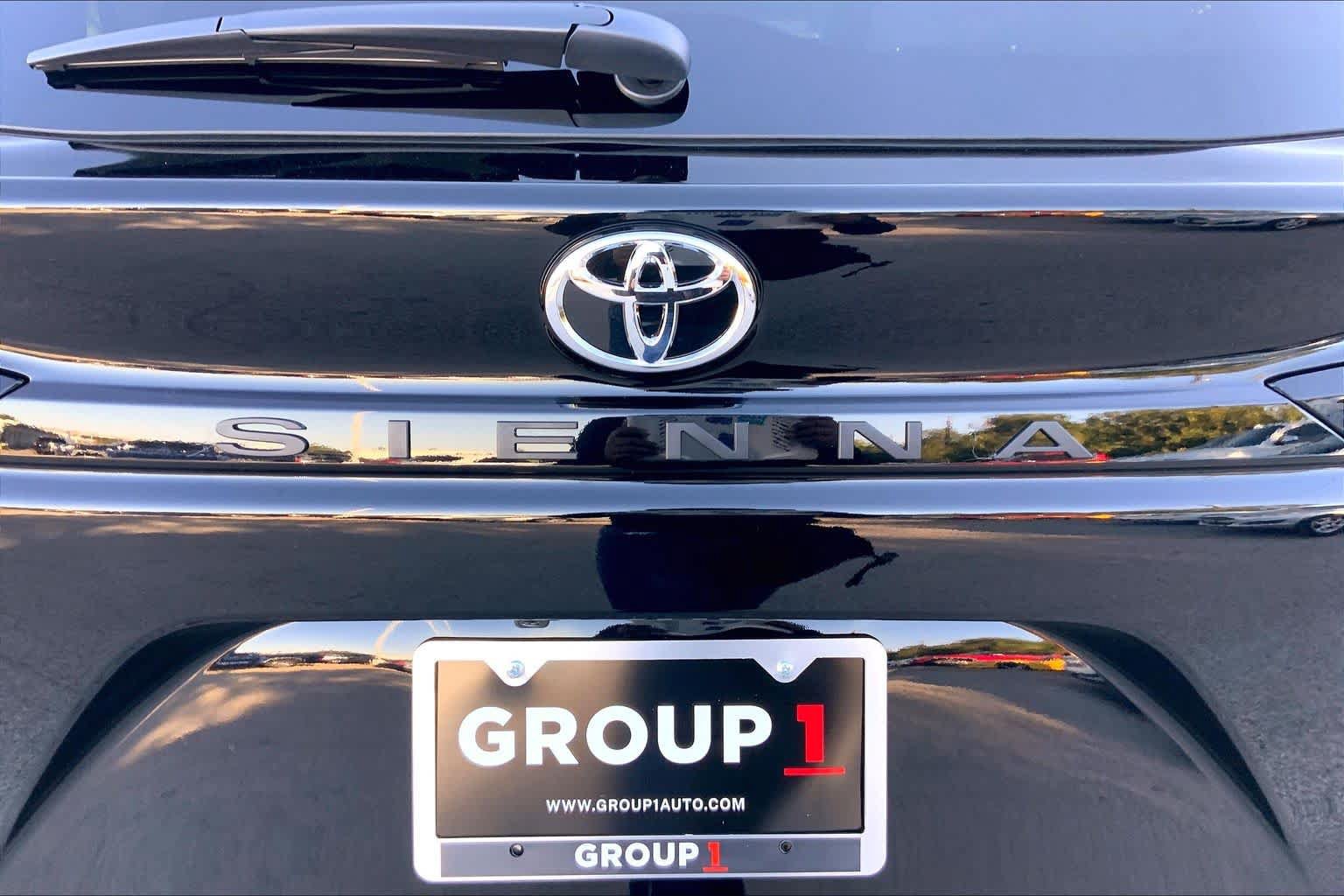 Used 2026 Toyota Sienna LE FWD image 9
