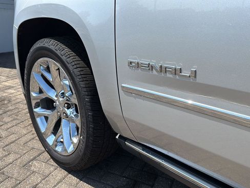 Used 2019 GMC Yukon Denali w/ Denali Ultimate Package AWD/4WD image 9