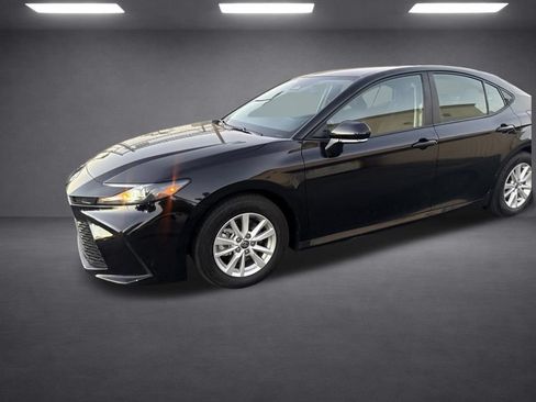 Used 2025 Toyota Camry LE FWD image 31