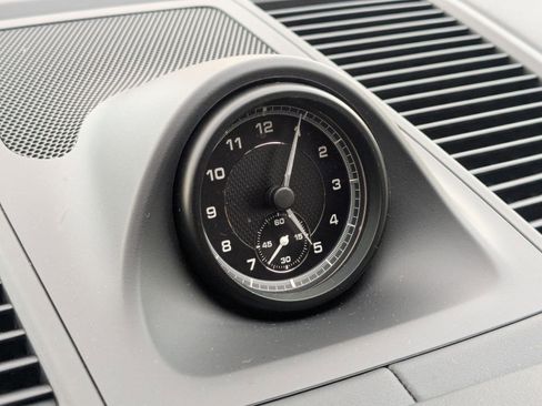 Used 2025 Porsche Macan image 21